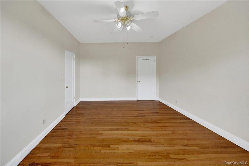 Beautiful Two-Bedroom Gem in the Heart of Pelham Manor! Located - photo 6