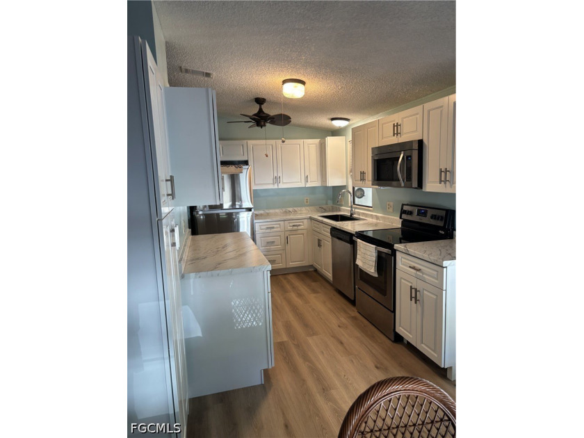 Welcome to island living in the highly sought-after Pine Island - photo 12
