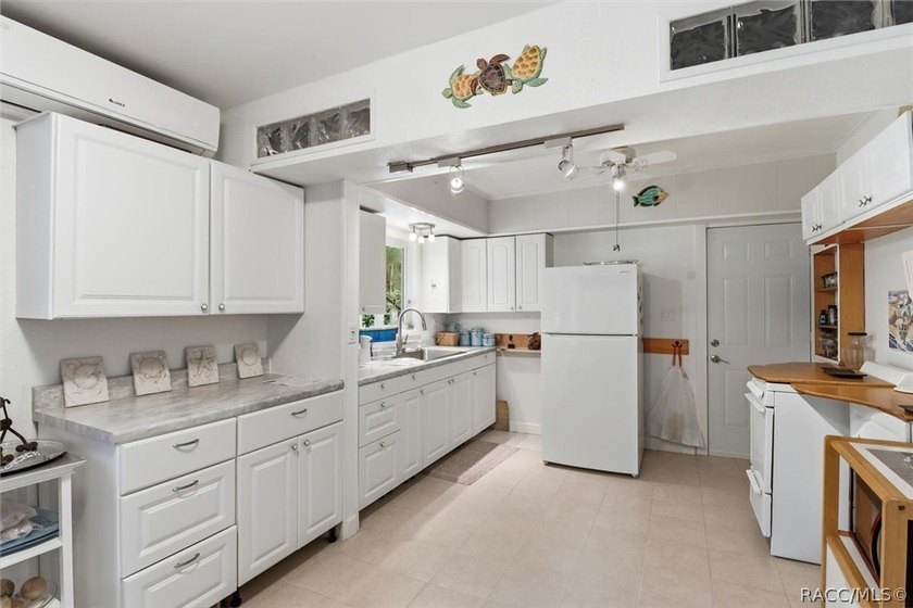 Fantastic  Opportunity! Price Improvement! Welcome home to your - photo 12