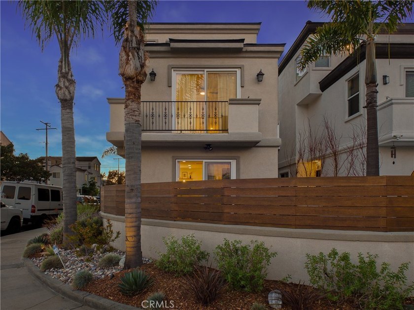 This fabulous beach home located just a mile from the ocean is - photo 3