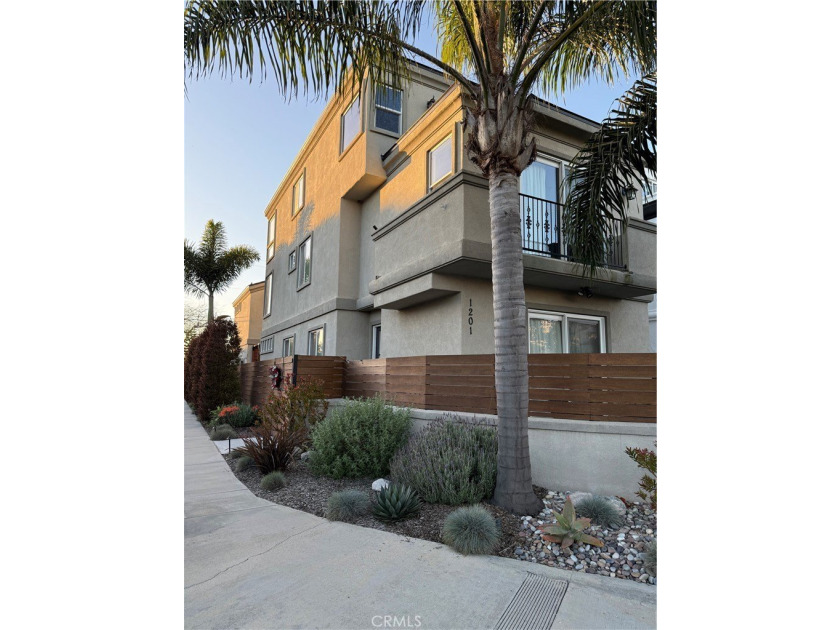 This fabulous beach home located just a mile from the ocean is - photo 4