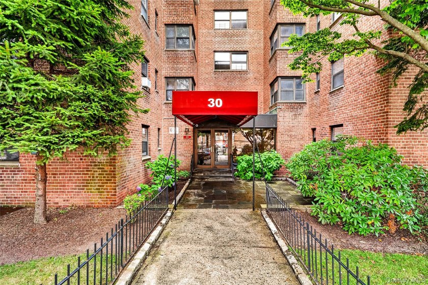 Let this unit sweep you off your feet! True three-bedroom, two - photo 3