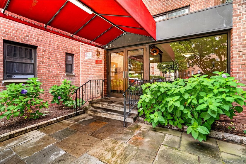 Let this unit sweep you off your feet! True three-bedroom, two - photo 4