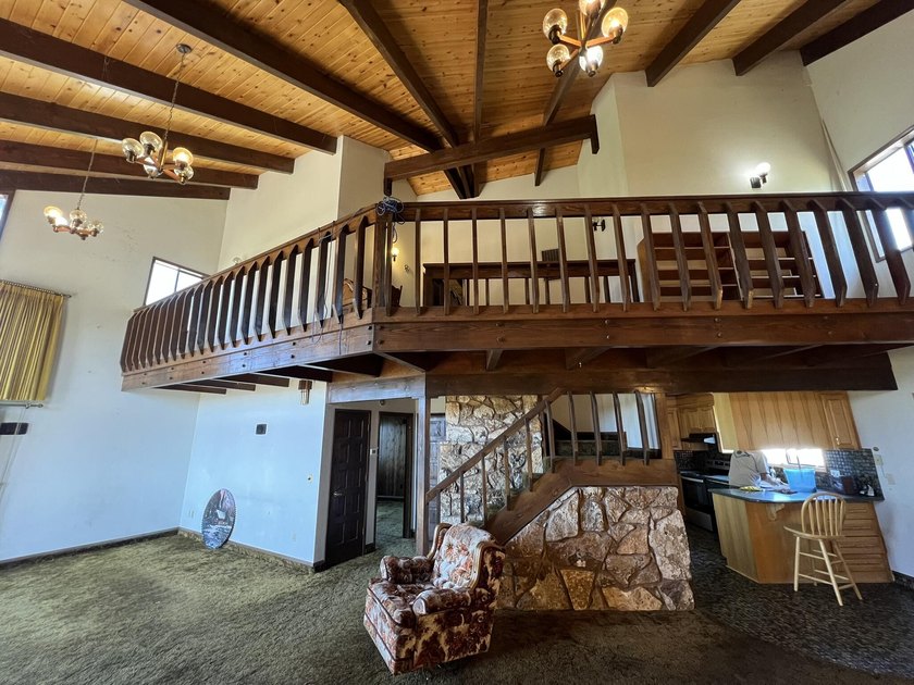 Awesome three-level 2 bed/ 2 bath home with stunning mountain - photo 8