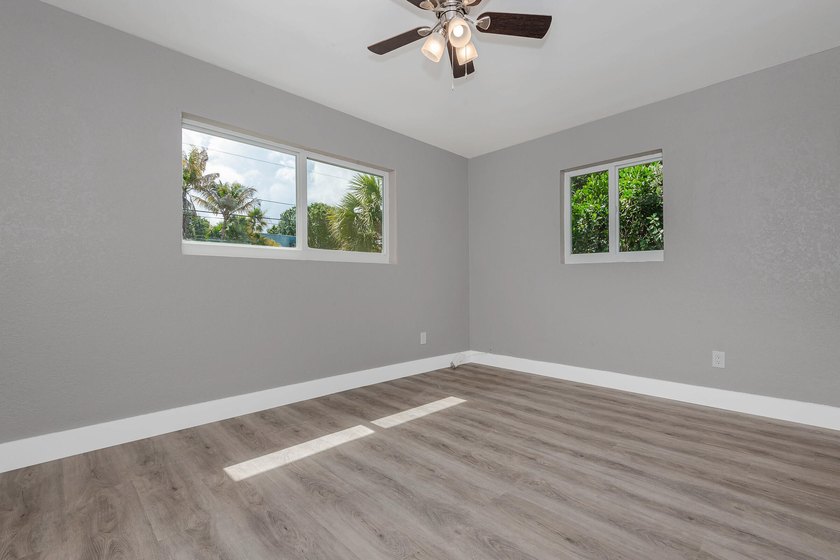 Discover this charming 3-bedroom, 2-bathroom single-family - photo 13