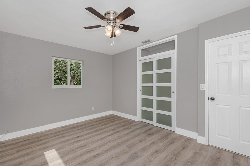 Discover this charming 3-bedroom, 2-bathroom single-family - photo 17