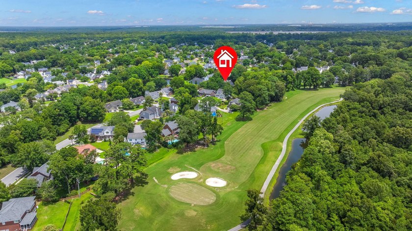 Nestled on a beautiful lot in the established Shadowmoss - photo 2