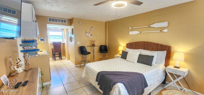 2nd Floor Studio, Fully Furnished. Great Short Term Rental - photo 2
