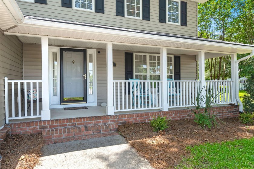 Nestled on a beautiful lot in the established Shadowmoss - photo 4