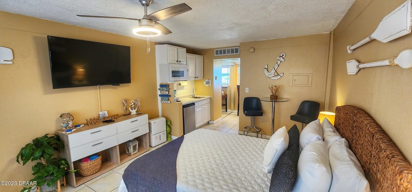 2nd Floor Studio, Fully Furnished. Great Short Term Rental - photo 4