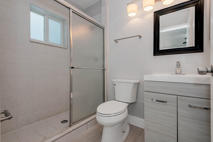 Discover this charming 3-bedroom, 2-bathroom single-family - photo 35