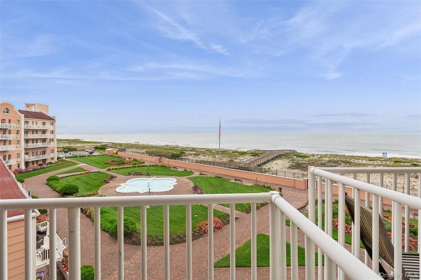 Experience coastal luxury in this beautifully appointed - photo 10