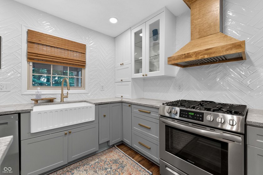 You won't want to miss this completely updated 4 bedroom 2.5 - photo 15