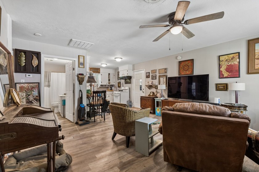 Investor opportunity! Don't miss your chance to own two homes - photo 16