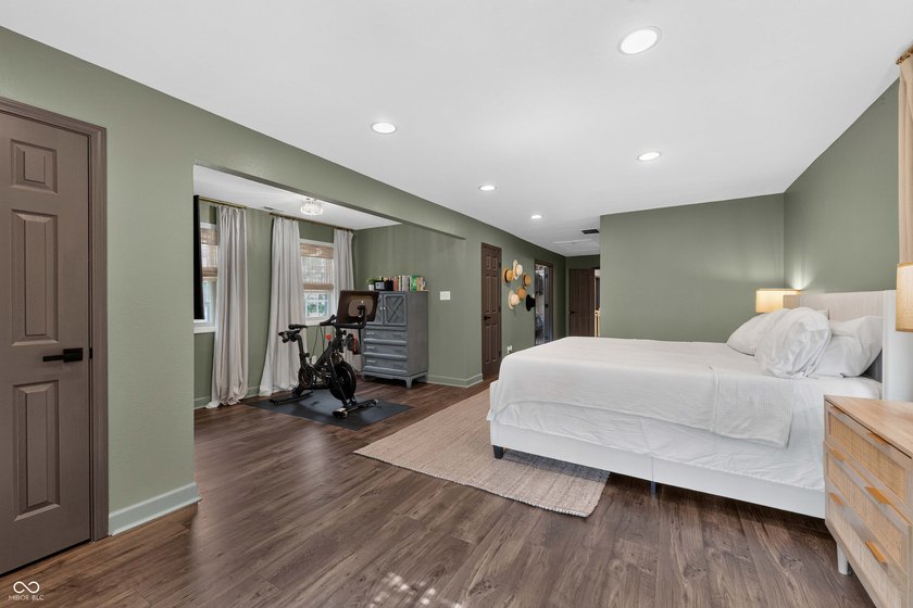You won't want to miss this completely updated 4 bedroom 2.5 - photo 26