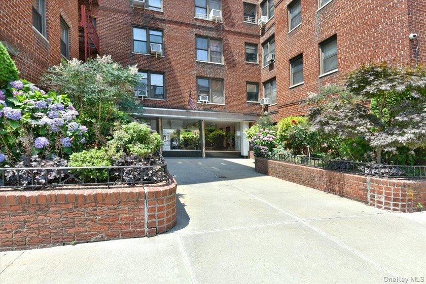Welcome to this beautifully renovated 2-bedroom, 1-bath co-op - photo 2