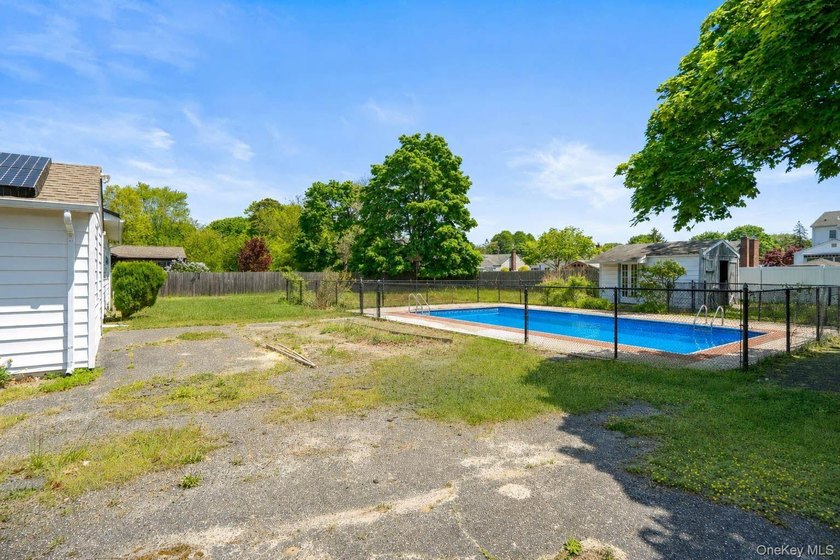 Welcome to this charming 3-bedroom, 1-bath home offering comfort - photo 23