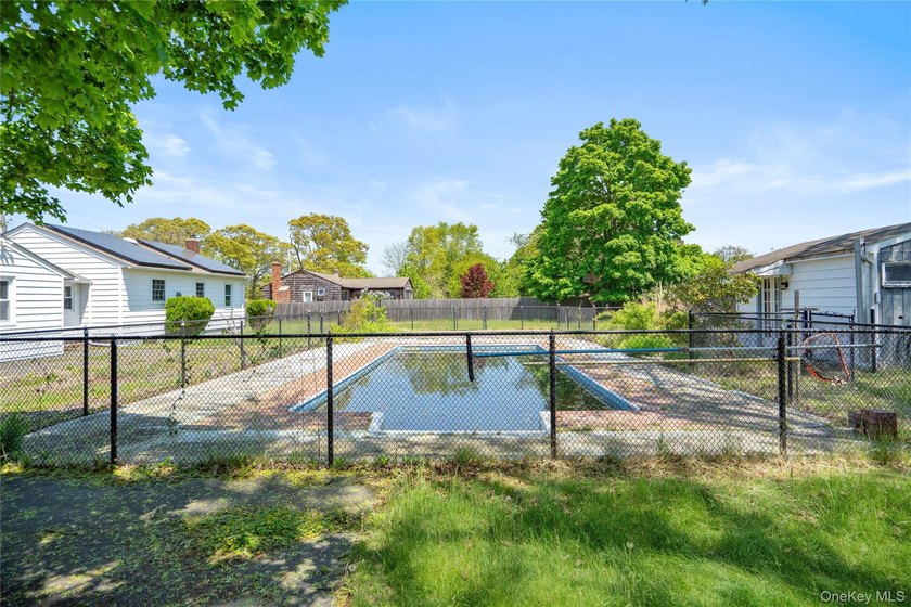 Welcome to this charming 3-bedroom, 1-bath home offering comfort - photo 24