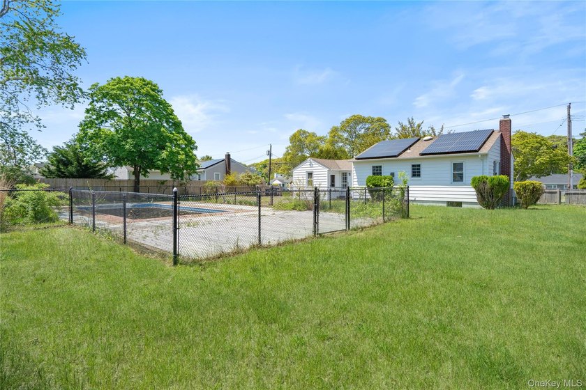 Welcome to this charming 3-bedroom, 1-bath home offering comfort - photo 30