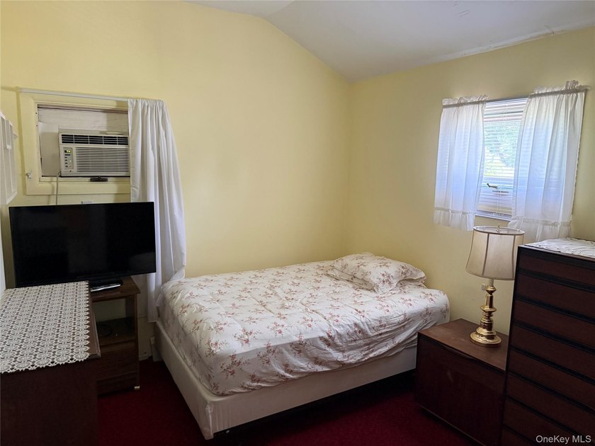 Charming 3-bedroom, 1-bathroom ranch perfectly situated on a - photo 4