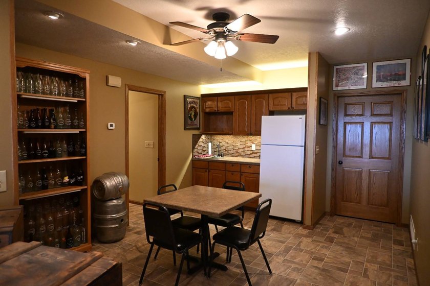 Beautiful hilltop home with incredible panoramic views of the - photo 38