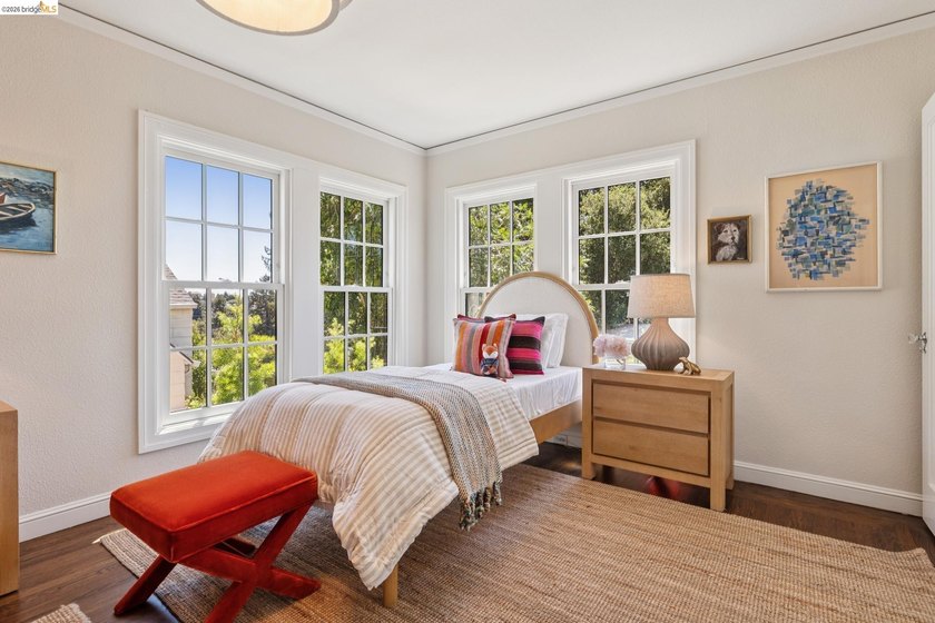 This beautiful 1927 Mediterranean blends timeless architecture - photo 33