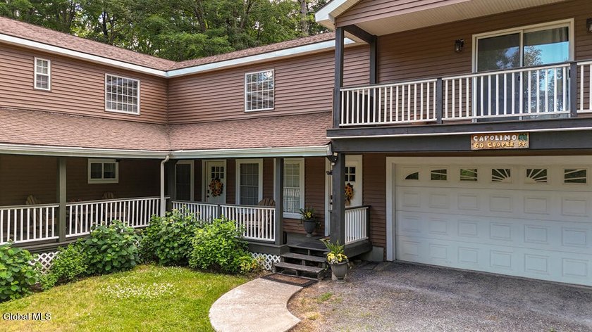 Village living at its best! Just four blocks from Canada Street - photo 4