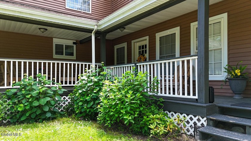 Village living at its best! Just four blocks from Canada Street - photo 5
