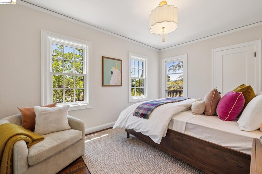 This beautiful 1927 Mediterranean blends timeless architecture - photo 36