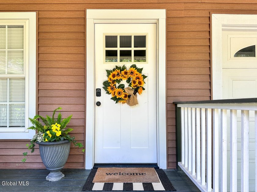 Village living at its best! Just four blocks from Canada Street - photo 6