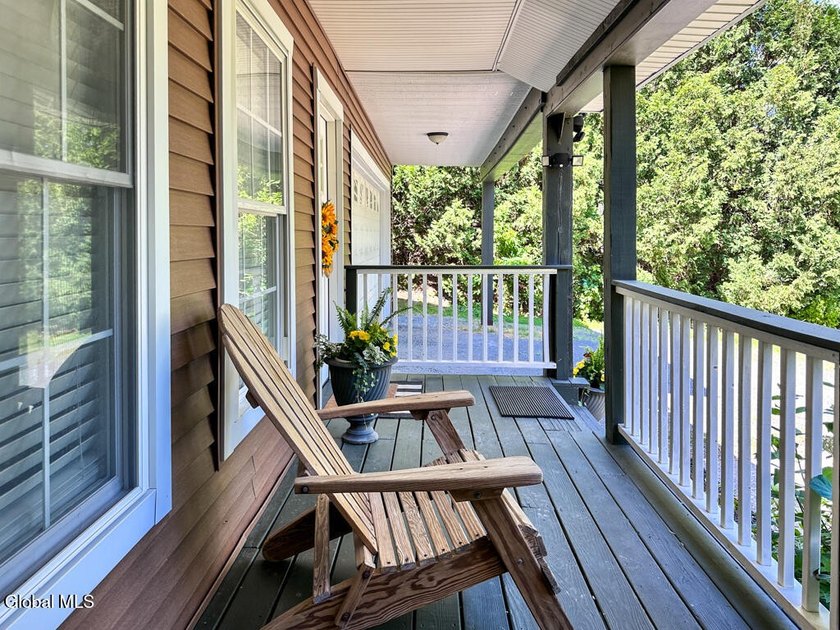 Village living at its best! Just four blocks from Canada Street - photo 7