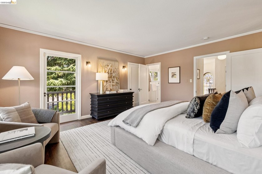 This beautiful 1927 Mediterranean blends timeless architecture - photo 42