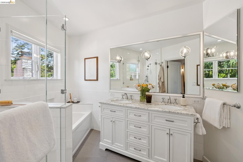This beautiful 1927 Mediterranean blends timeless architecture - photo 44