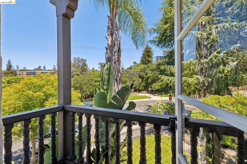 This beautiful 1927 Mediterranean blends timeless architecture - photo 45