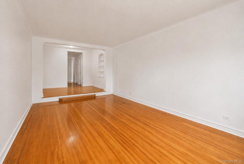 Welcome to this beautifully renovated, sun-filled corner - photo 7