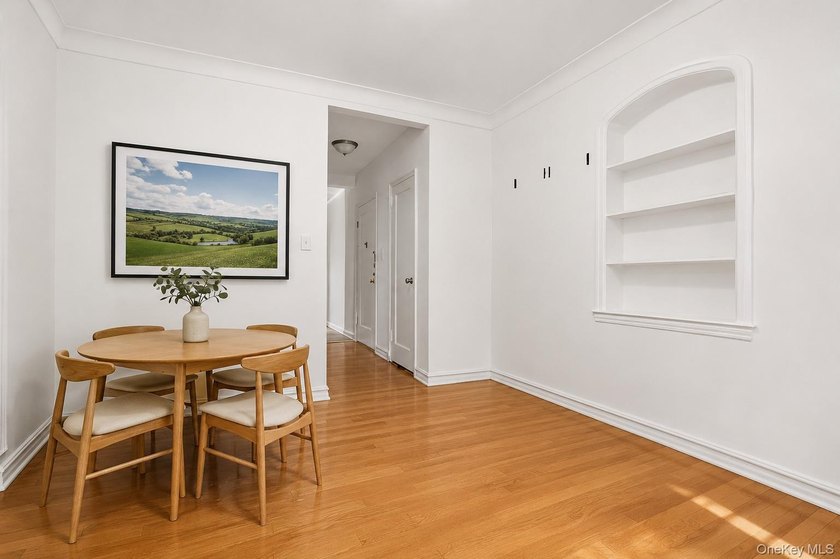 Welcome to this beautifully renovated, sun-filled corner - photo 8