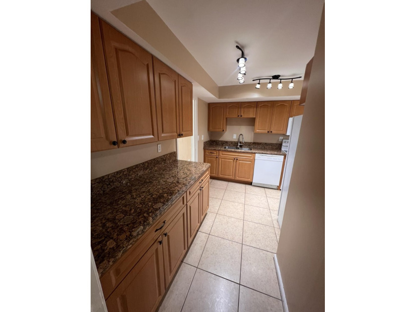 Charming 2-bedroom townhome located in the heart of Coral - photo 5