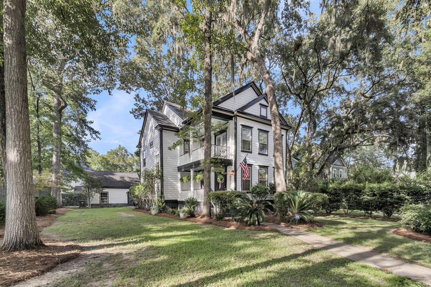 Designed in the timeless Charleston Single style and set within - photo 3