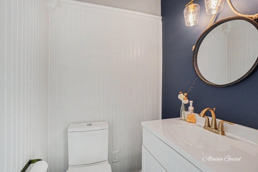 Beautifully updated home in the highly desirable Waukazoo Woods - photo 14