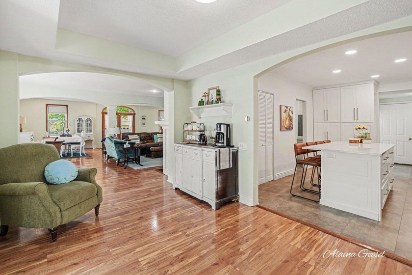 Beautifully updated home in the highly desirable Waukazoo Woods - photo 15