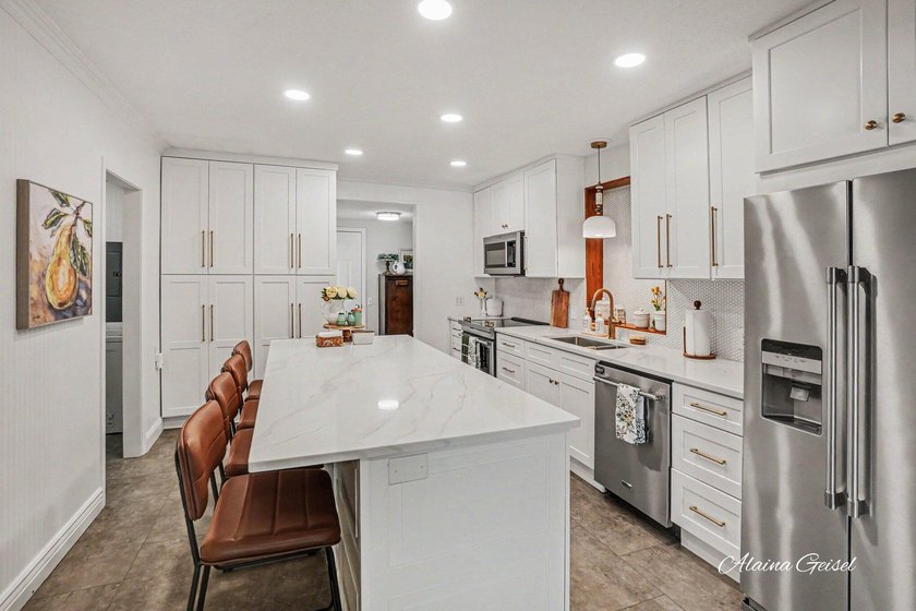 Beautifully updated home in the highly desirable Waukazoo Woods - photo 16