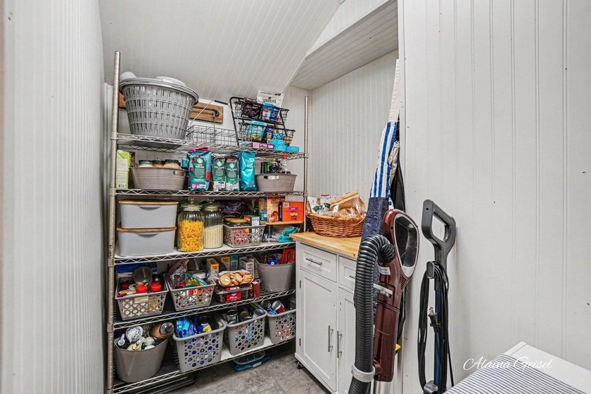 Beautifully updated home in the highly desirable Waukazoo Woods - photo 20