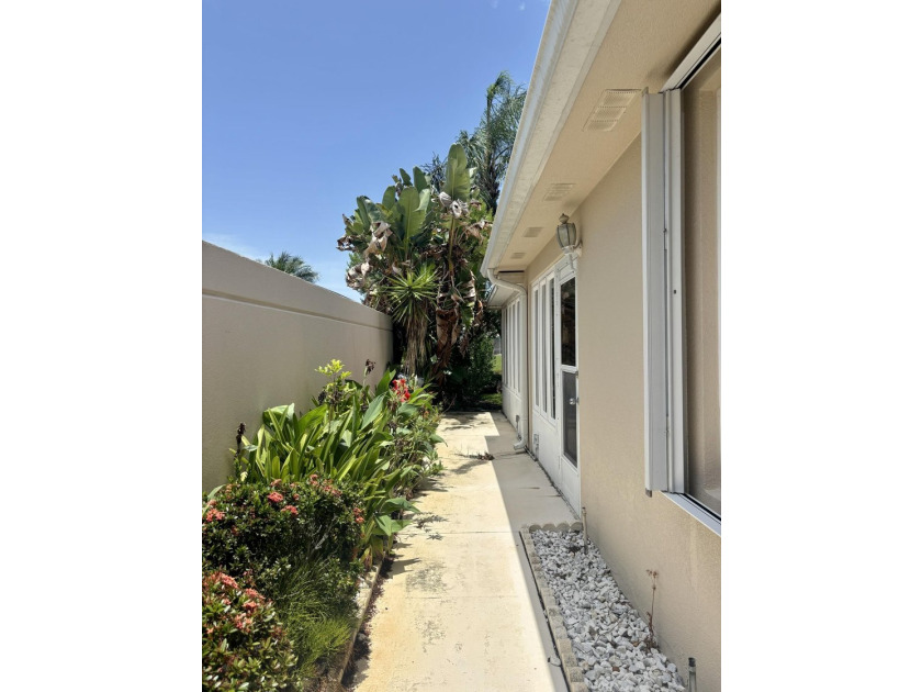 Lakefront living in the heart of St. Lucie West! This spacious - photo 25