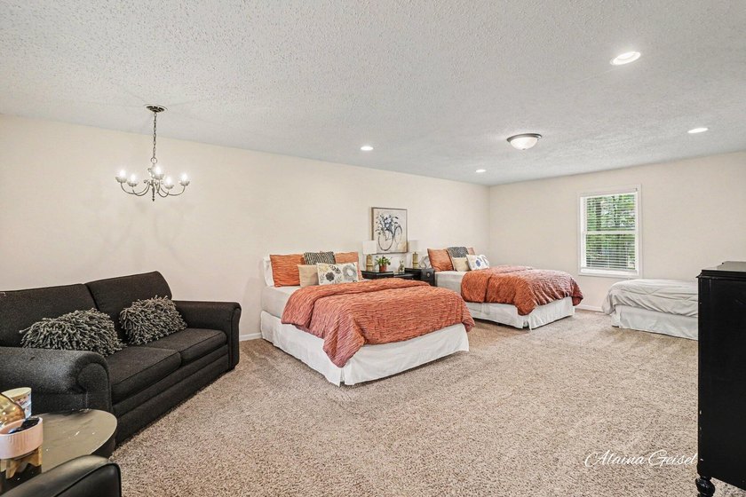 Beautifully updated home in the highly desirable Waukazoo Woods - photo 30