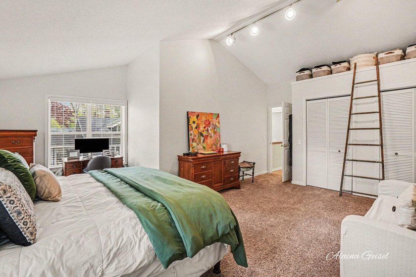 Beautifully updated home in the highly desirable Waukazoo Woods - photo 34