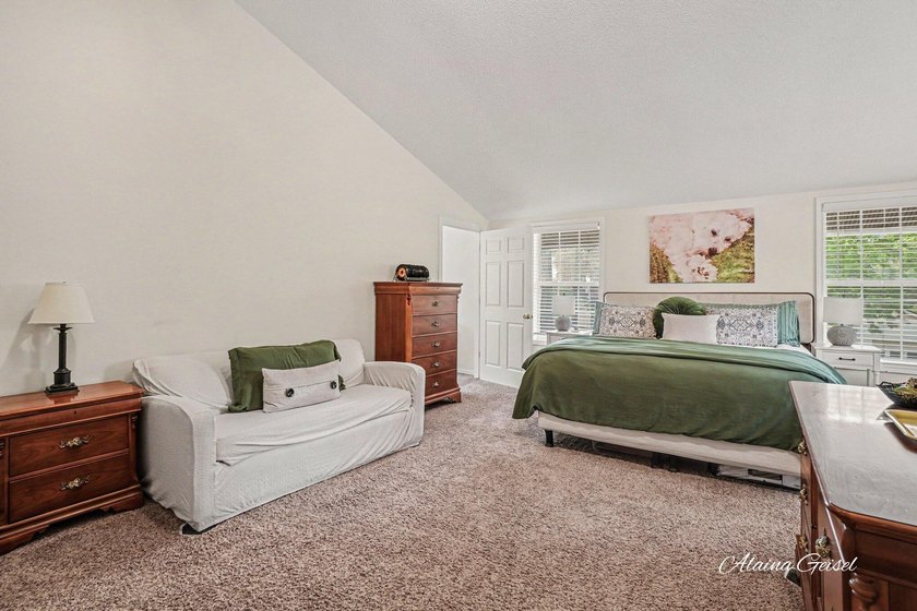 Beautifully updated home in the highly desirable Waukazoo Woods - photo 36