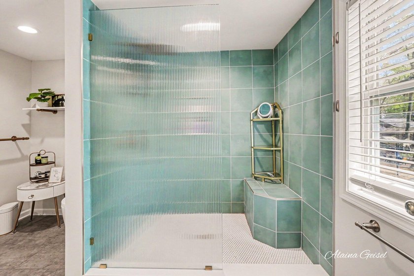 Beautifully updated home in the highly desirable Waukazoo Woods - photo 42