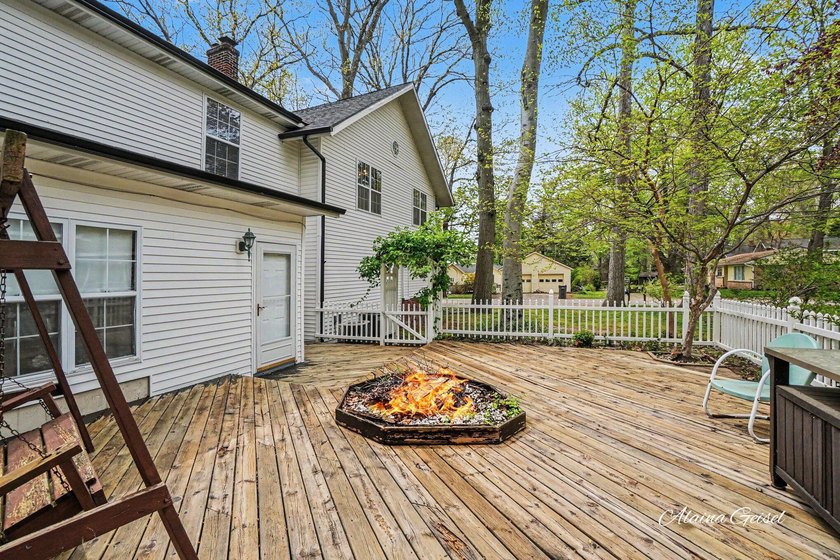 Beautifully updated home in the highly desirable Waukazoo Woods - photo 45