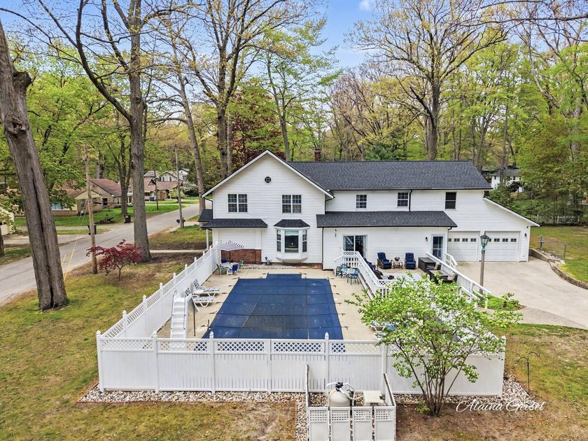 Beautifully updated home in the highly desirable Waukazoo Woods - photo 48