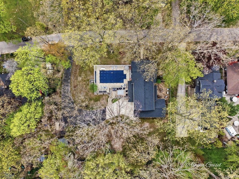Beautifully updated home in the highly desirable Waukazoo Woods - photo 49